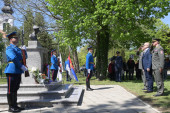 Vučević položio venac na spomenik palom borcu sa Košara Tiboru Cerni (FOTO)