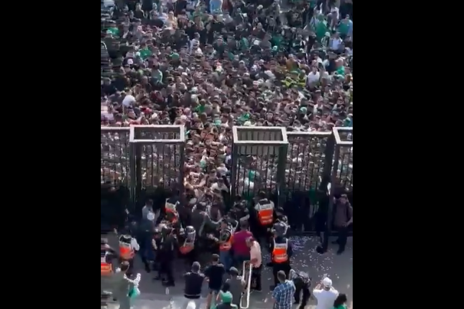 Nemiri u Kazablanki, navijačima sa ulaznicama zabranili da gledaju utakmicu! Žena stradala u gužvi na ulazu! (VIDEO)