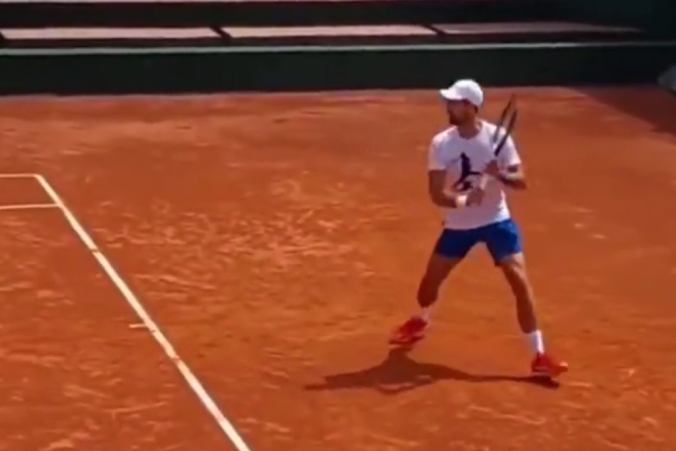 Novak preskočio Madrid, ali odmora nema! Đoković uzeo reket u ruke i počeo da "šljaka" (VIDEO)