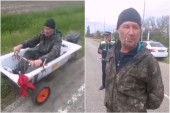 Pijani Rus vozio kadu na točkovima: Motor uzeo sa skutera, ali nije daleko odmakao (VIDEO)