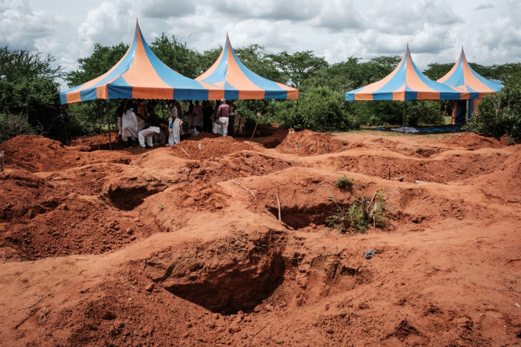Broj žrtava kulta izgladnjivanja premašio 400: Istražitelji još pretražuju šumu punu masovnih grobnica