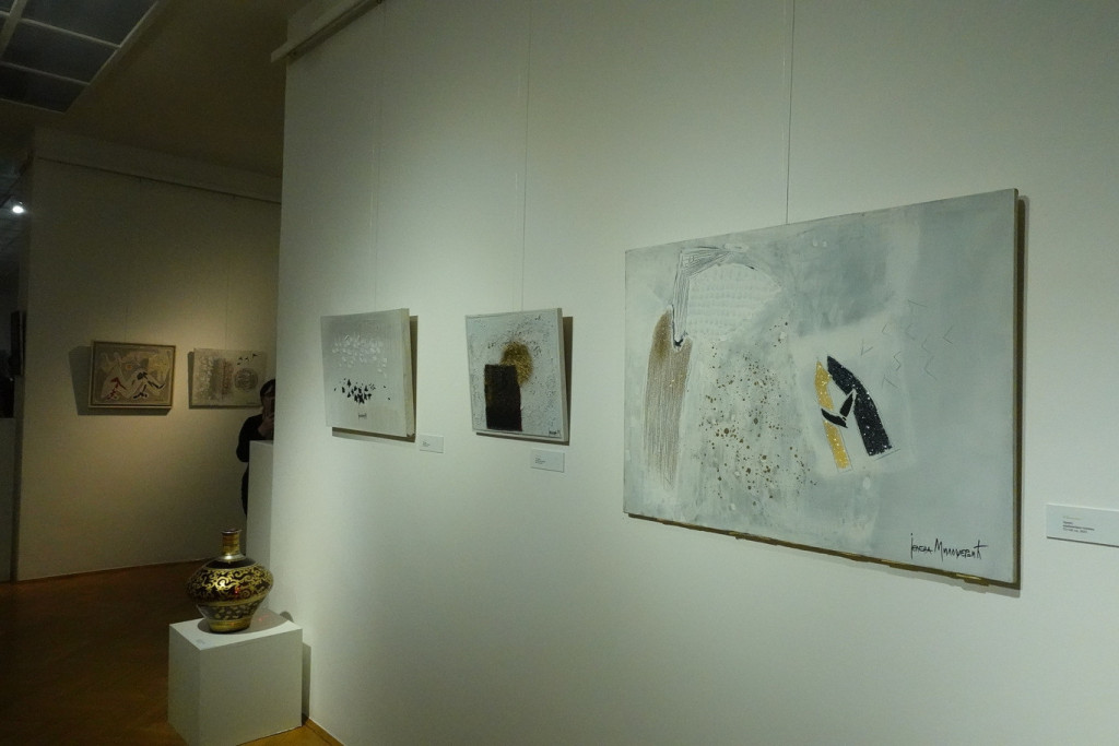 Čudesan svet stakla i glamur Jelene Milošević: Izložba "Svetkovina" u Domu Vojske (FOTO)