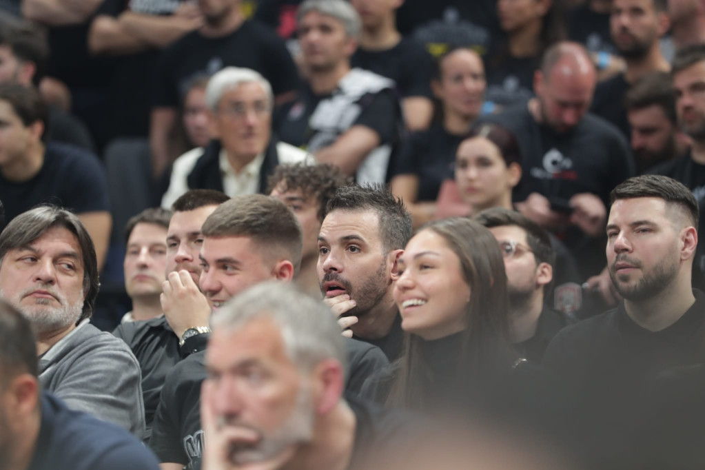 Filip Živojinović i Petar Mitić „izgaraju" u Areni: Prate uživo Partizan - Real Madrid, ne dišu! (FOTO)