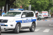 Drama ispred kluba u Novom Beogradu: Bušio gume na automobilu, pokušao da ga zapali, pa nasrnuo na vlasnika vozila!