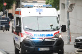 Teško povređen muškarac u centru Čačka: Udario ga automobil, mrlje krvi ostale svuda po putu