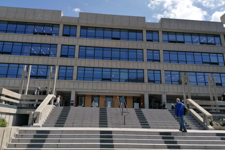 Sumnja se da je majka zlostavljala bebu: Jezivi detalji smrti devojčice (1) u Laćarku