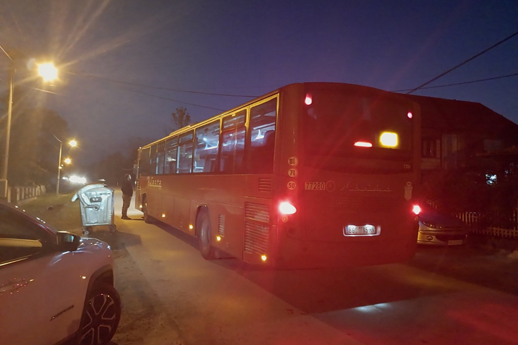 Žena izbola taksistu: Napala ga, pa pokušala da mu otme novac