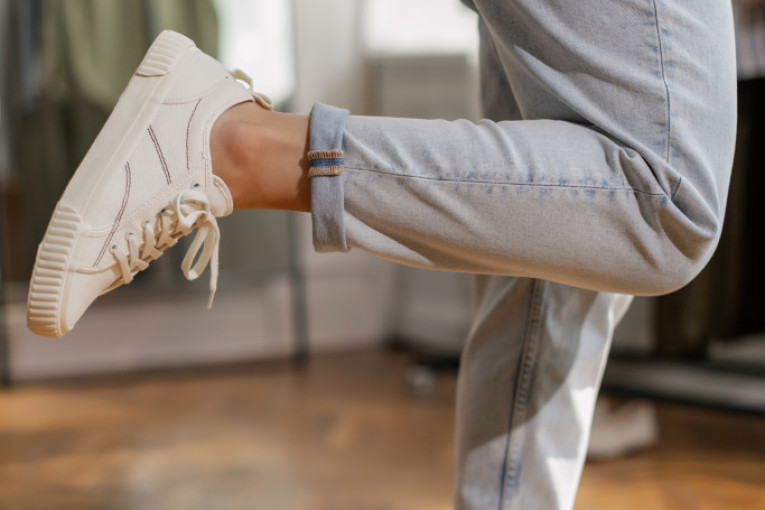 Mučite muku sa prljanjem belih patika? Ne brinite, postoje trikovi koji pomažu da izgledaju kao nove