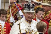 Krunisan kralj Čarls III: Dan završio izlaskom na balkon Bakingemske palate sa kraljicom i drugim članovima porodice