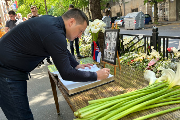 UŽIVO Treći dan žalosti u Srbiji: Sahranjeno još troje ubijenih u masakru kod Mladenovca, ministar Ružić podneo ostavku (FOTO)