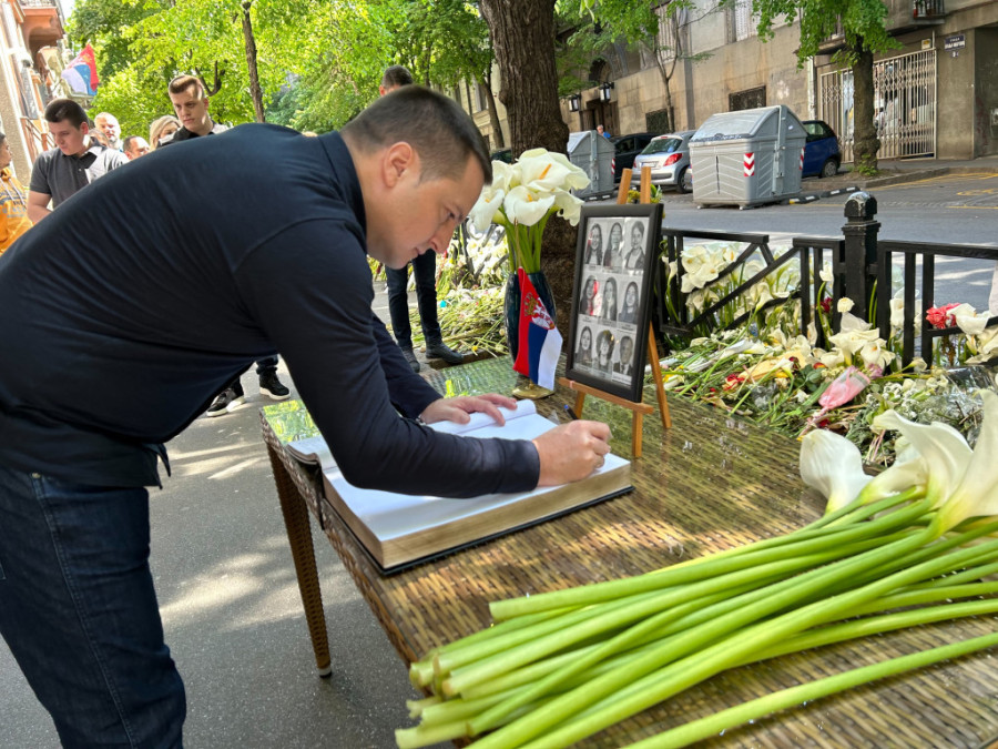 UŽIVO Treći dan žalosti u Srbiji: Sahranjeno još troje ubijenih u masakru kod Mladenovca, ministar Ružić podneo ostavku (FOTO)