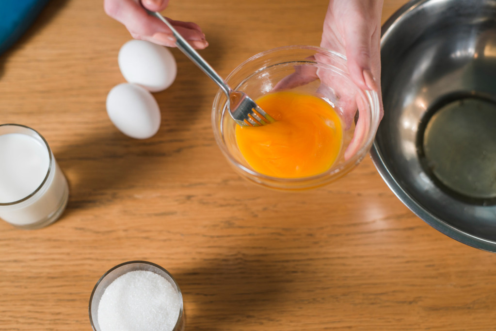 Ne treba vam ni gram brašna: Ovaj keto hleb pravi se od samo četiri sastojka (RECEPT)