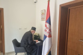 Mitropolit Joanikije se upisao u knjigu žalosti u Ambasadi Srbije u Crnoj Gori