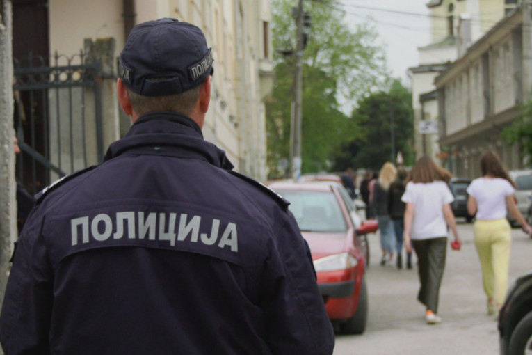 U Srbiji 90 slučajeva izazivanja panike, privedeno osam maloletnika: Policajci u svih 1.800 škola u zemlji