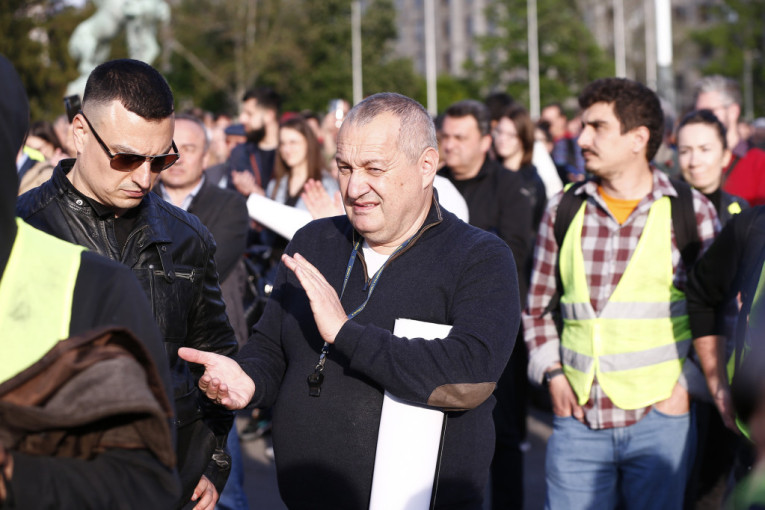 Organizator protesta priznao da na tragediji skupljaju političke poene: "Svako može da vlada Srbijom"