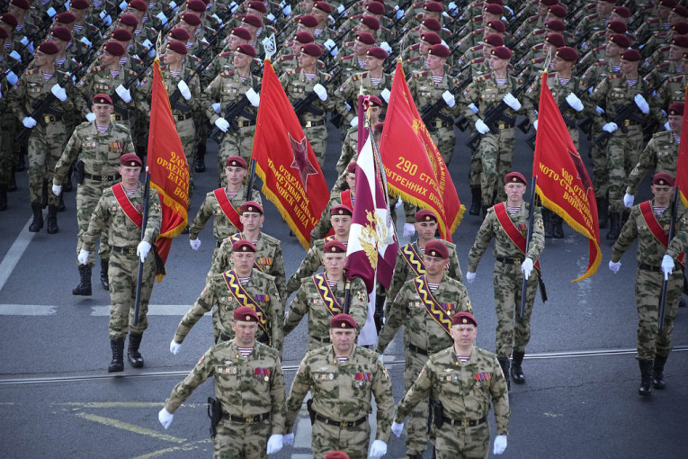 Dan pobede u Moskvi: Održana tradicionalna vojna parada na Crvenom trgu (FOTO)