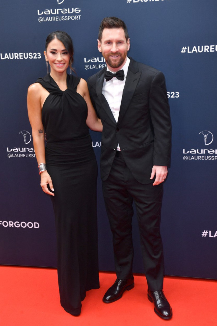 Antonela oduševila: Kad vidite kako izgleda otvor na leđima haljine Mesijeve drage, bićete ushićeni (FOTO)