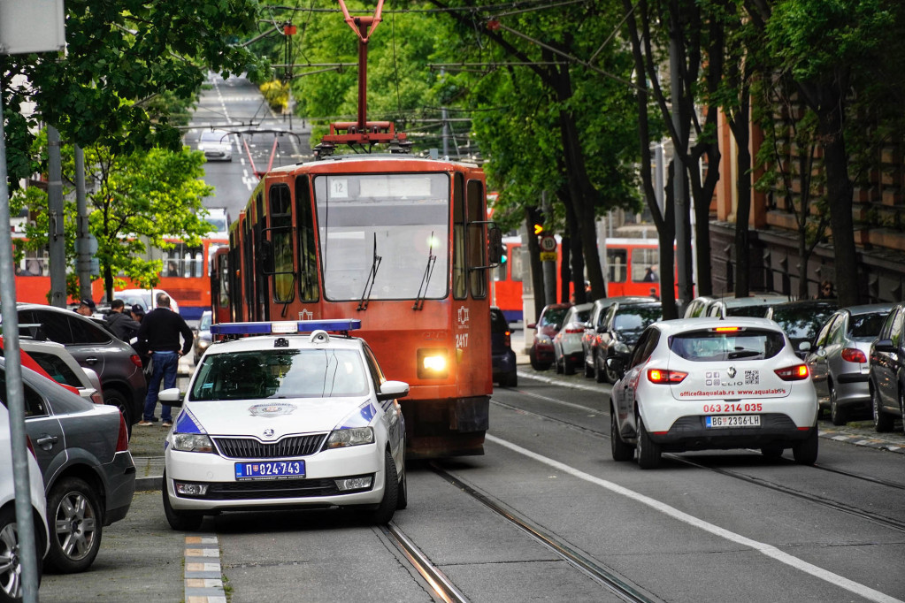 Nezgoda na Novom Beogradu: Tramvaj udario pešaka (40)