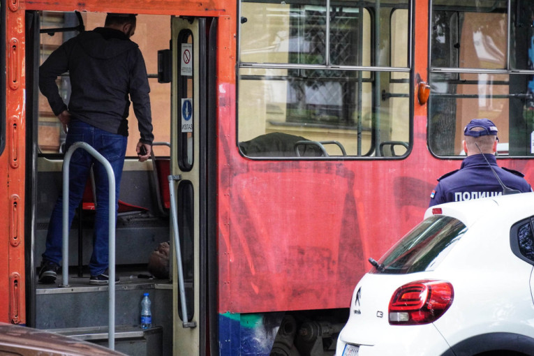 Nesreća na okretnici tramvaja na Banovom brdu: Povređena žena pešak