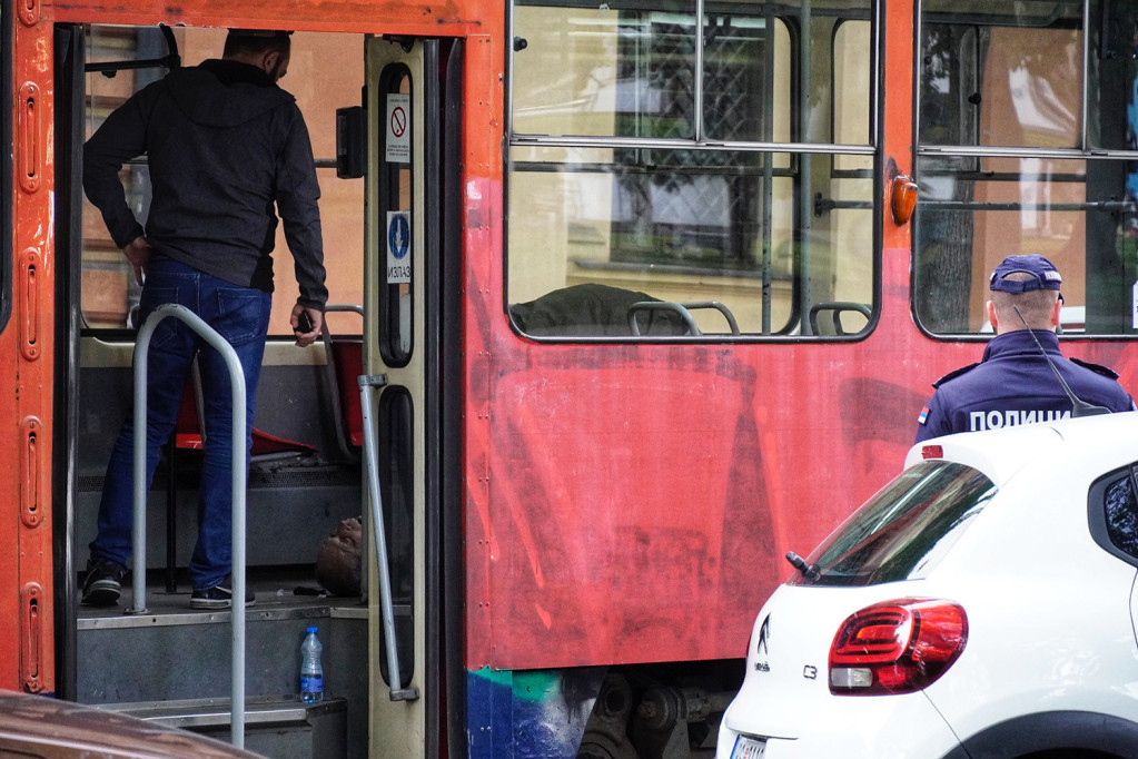 Na Trošarini tramvaj iskočio iz šina, 10 povređenih, dvoje teže! Prethodno se sudario sa autobusom (FOTO)