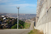 "Vratite se u Meksiko, molim": Grupa od 15 migranata vraćena sa mosta koji spaja Meksiko i Teksas!