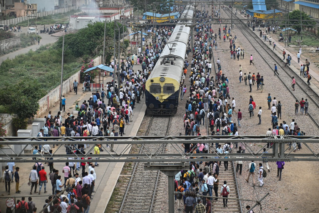 Zašto vozovi tako često ispadaju iz šina u Indiji? (VIDEO)