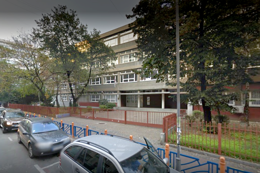 Roditelji i škola sami uveli bezbednosne mere: Saglasni da razredni i direktor pretresu dete ako posumnjaju da ima nešto nedozvoljeno