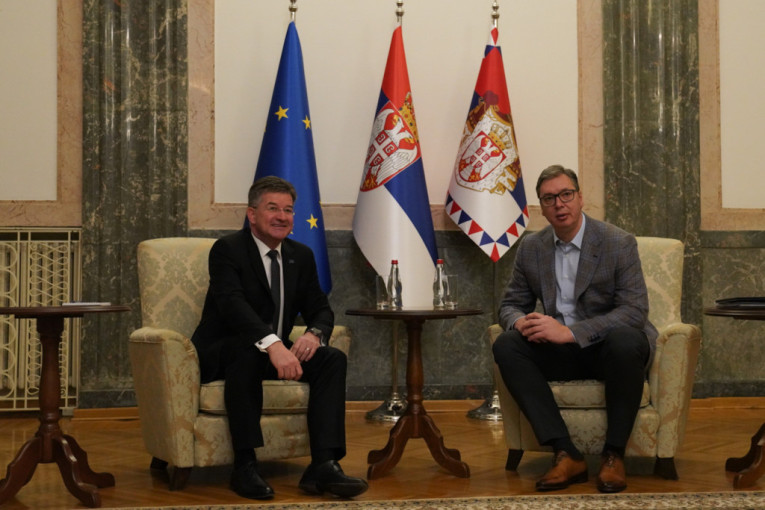 Počeo sastanak Vučića i Lajčaka u Predsedništvu