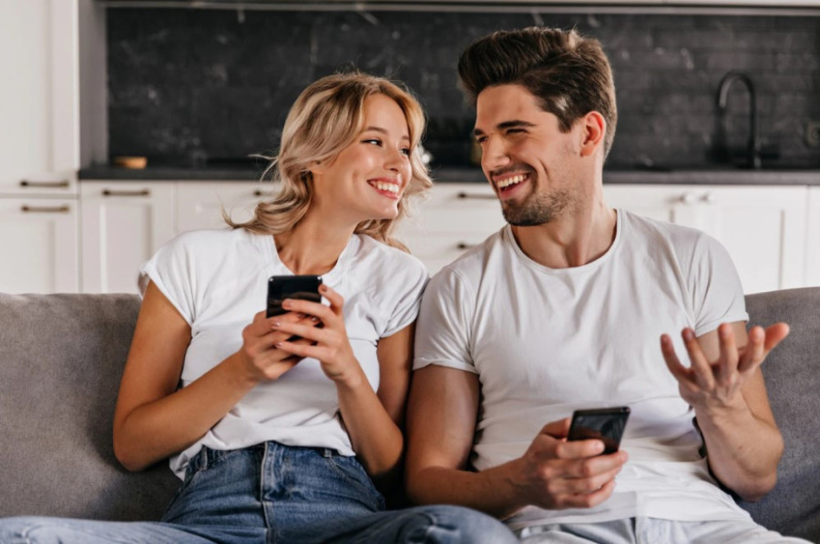 Tužan razlog zbog kog pametne žene sve češće ostaju same: Da li muškarci žele malo štene za devojku umesto ravnopravnog saigrača?