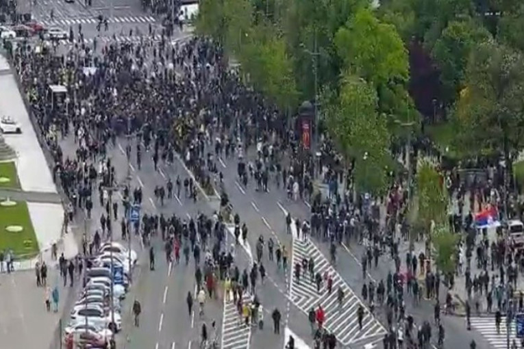 Pokušaj blokiranja Srbije: Opozicioni protest obeležili sukobi s građanima (FOTO/VIDEO)