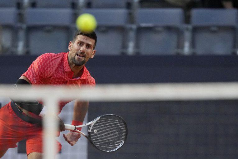 Novak uspešno počeo odbranu Rima! Ečeveri zapretio, pa dobio metlu!
