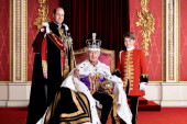 Objavljene nove fotografije sa krunisanja: Kralj Čarls III u društvu prestolonaslednika i njegovog sina (VIDEO)