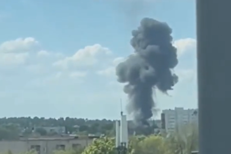 Srušio se helikopter u Rusiji: Pao u selu blizu granice sa Ukrajinom (VIDEO)
