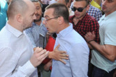Osvedočeni nasilnik bi da ruši Srbiju: Marko Bastać kumu navlačio kesu na glavu, a sada poziva na nasilne proteste i krvoproliće