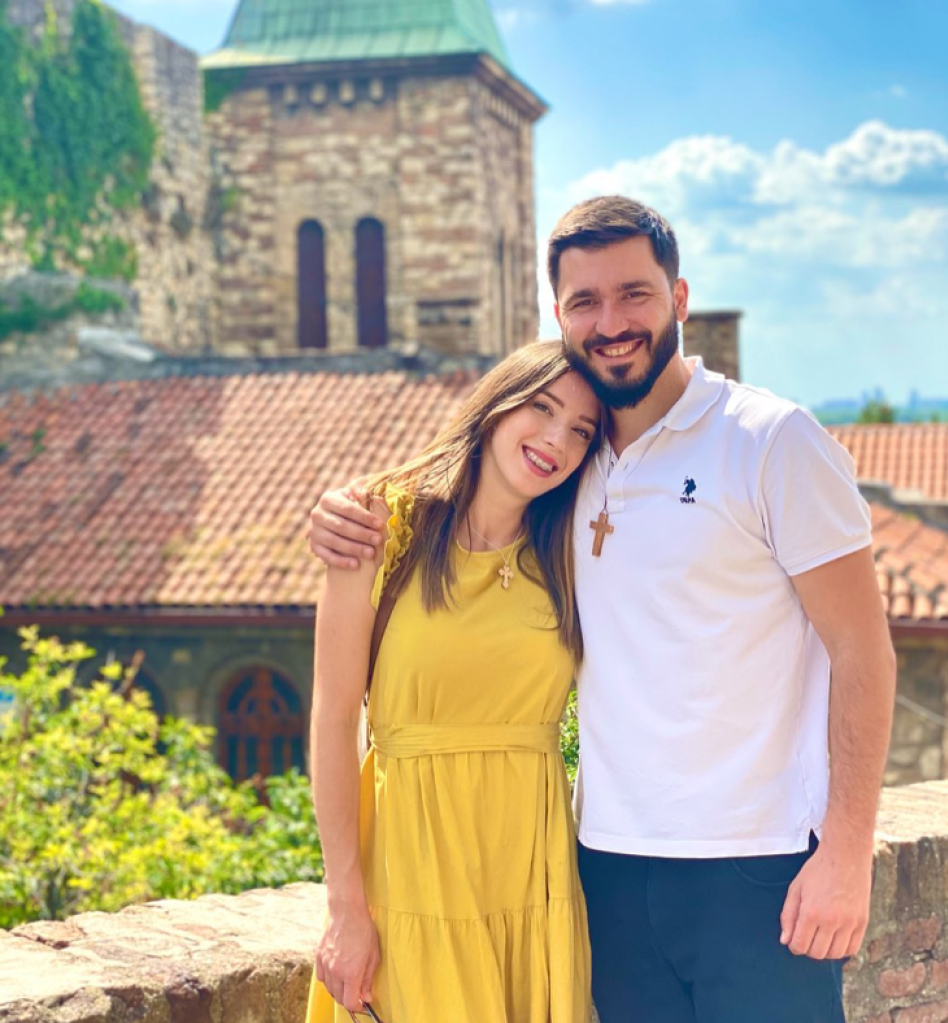 Vaskrs kod Ivana i Danice Crnogorčević! "Veliki je blagoslov imati svešteno lice u domu!" Za praznik spremaju posebno jelo iz svoje bašte!