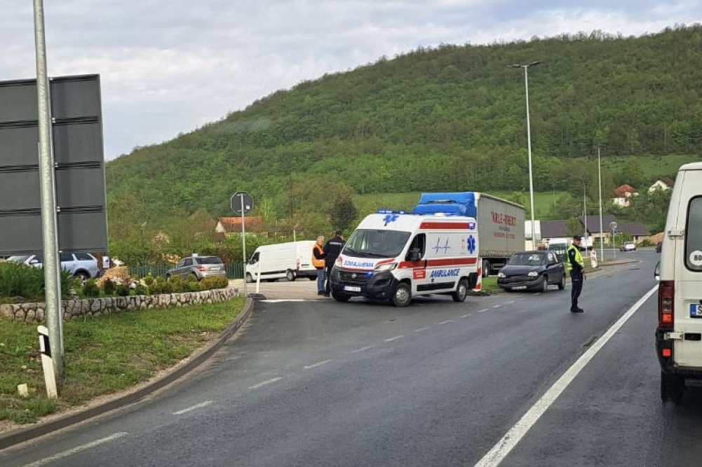 Teška saobraćajka kod Užica: U sudaru troje povređenih, devojka hitno operisana