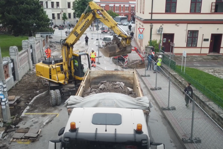 Rekonstrukcija saobraćajnice u centru Čačka: Pešaci i biciklisti u jednoj od glavnih ulica sada će imati prioritet