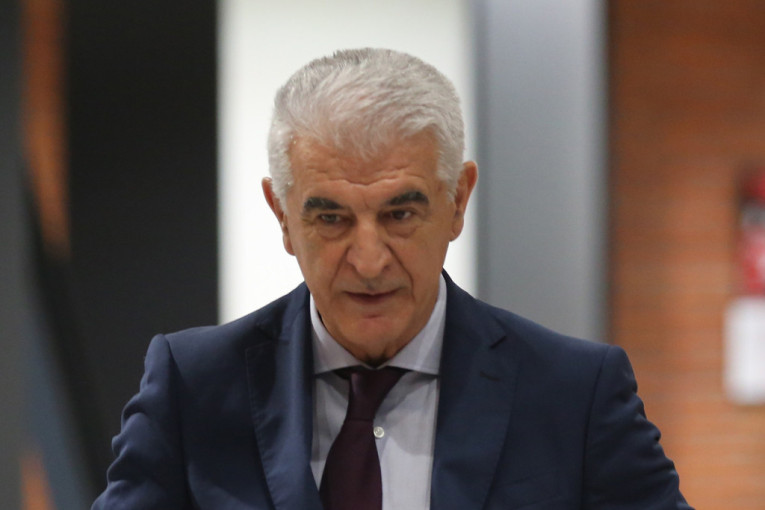 Pozivao na ubistvo predsednika i sa NATO opozicijom šetao protiv "nasilja", a sad brani Kecmanoviće: Ko je Borivoje Borović?