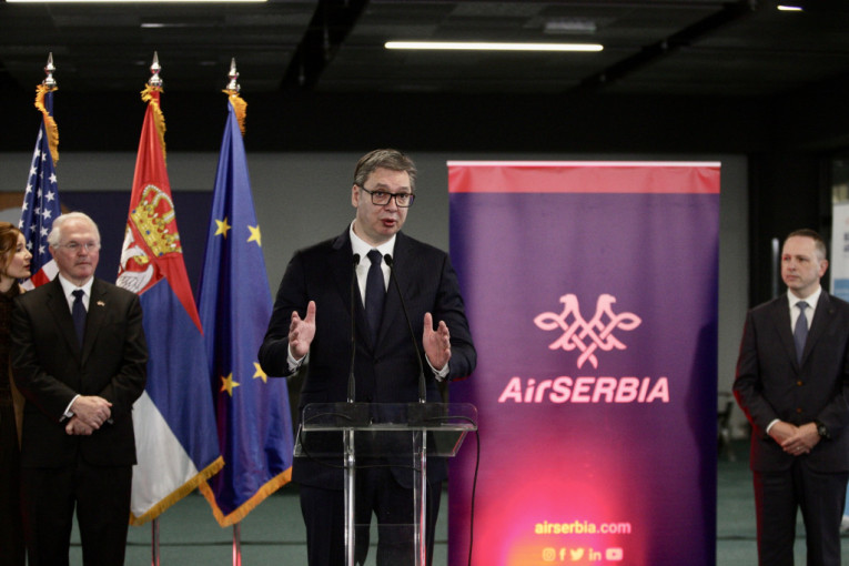 Vučić i Hil otvorili prvi let "Er Srbije" za Čikago: Jedina kompanija u regionu koja leti za dva američka velika grada (FOTO)