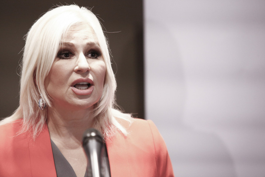 Zorana Mihajlović na sve načine hoće da se dokopa fotelje! Njen pomoćnik moli za glasove, a za njega se vežu samo skandali!