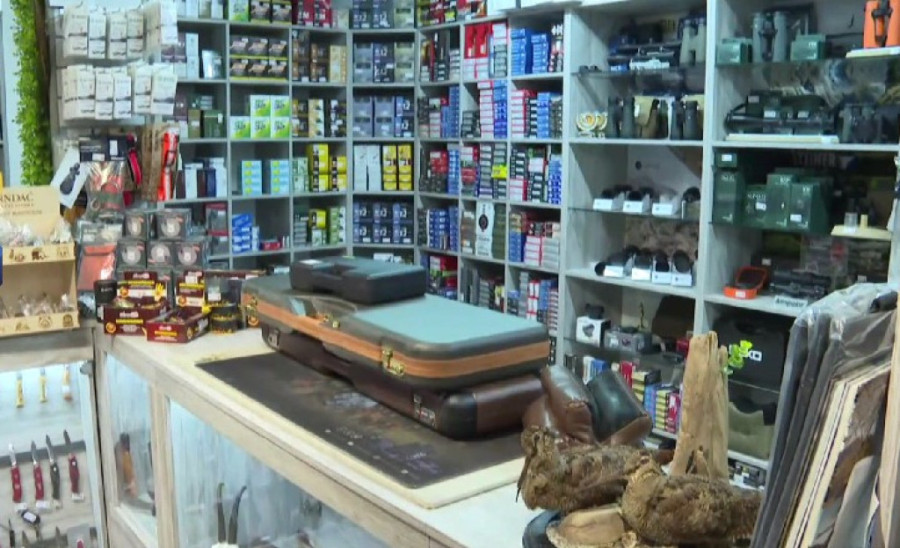 Skočila potražnja za sefovima za puške i pištolje, trenutno ih nema na tržištu, cena od 3.500 do 40.000 dinara