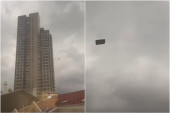 Sofa proletela nebom! Vetar toliko snažno duvao u Ankari da su zabeleženi neverovatni prizori (VIDEO)