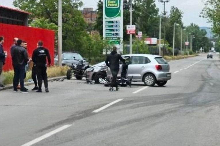 Saobraćajka kod Luke Beograd: Sudarili se automobil i vozač kvada! (FOTO)