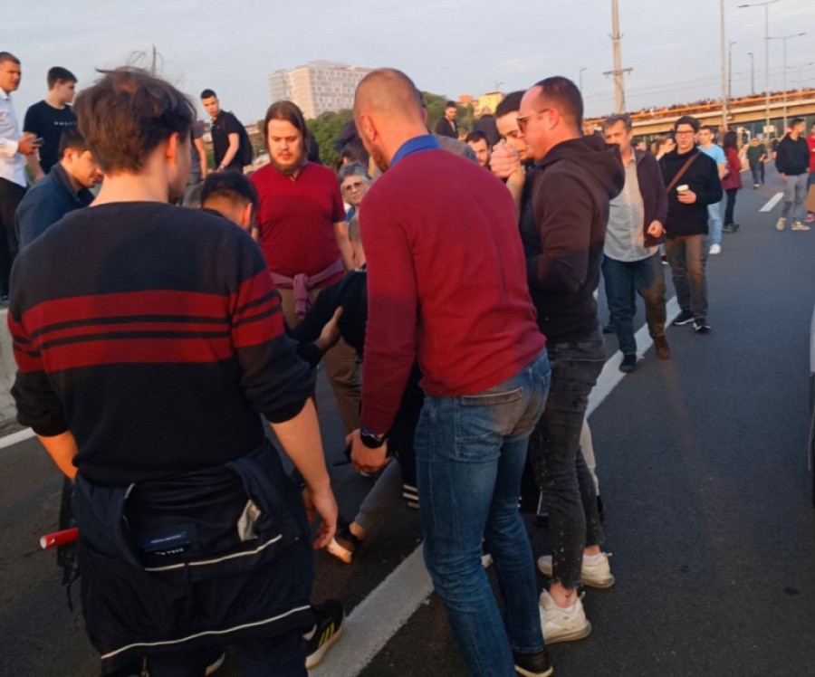 UŽIVO Opozicija ponovo blokira Beograd: Maltretiranje građana se nastavlja (FOTO)