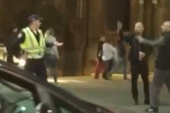 Novi incident na protestu: Pijani opozicionari napali policajca (VIDEO)