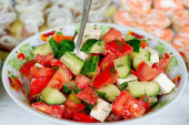 Nutricionisti otkrili: Da li treba kombinovati paradajz i krastavac u salati?