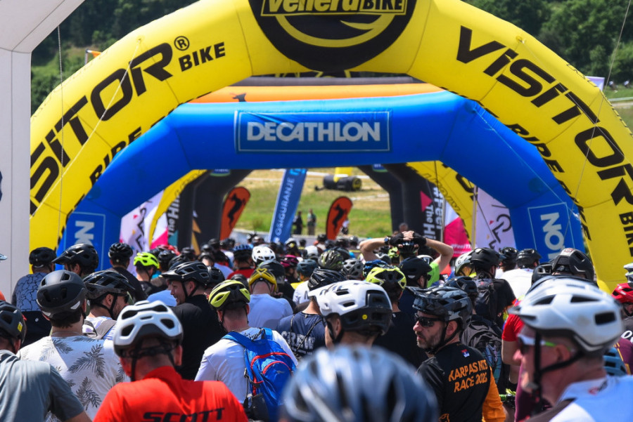 Igor Mirović na manifestaciji  ′"Tour de Fruška′": Otvorena prva stanica za punjenje električnih bicikala (FOTO)