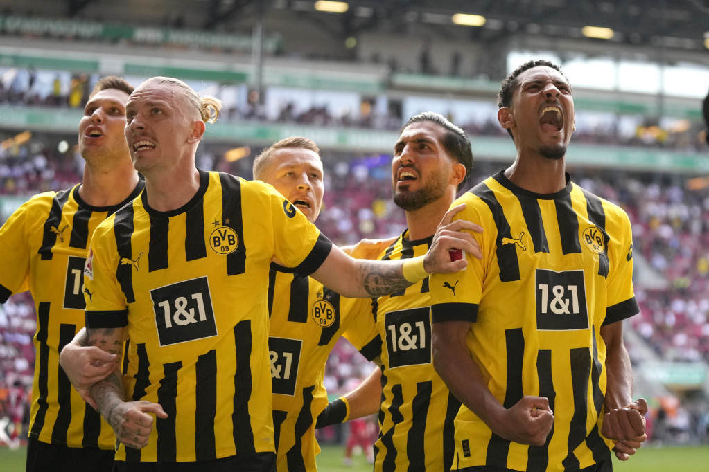 Još jedna pobeda i titula! Dortmund stavio obe ruke na pehar, treba samo da overe titulu u subotu!