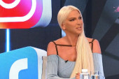 Jelena Karleuša posle pet godina ponovo na Pinku: Pevačica u dugoj, plavoj haljini odmah iznela svoj stav