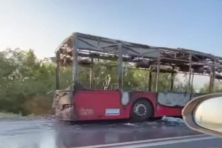 Izgoreo autobus GSP-a kod Rušnja: Ostala samo metalna konstrukcija (VIDEO)